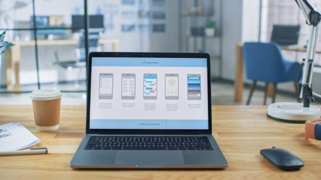 empresas desarrollo apps valencia - pc mostrando diseño ui