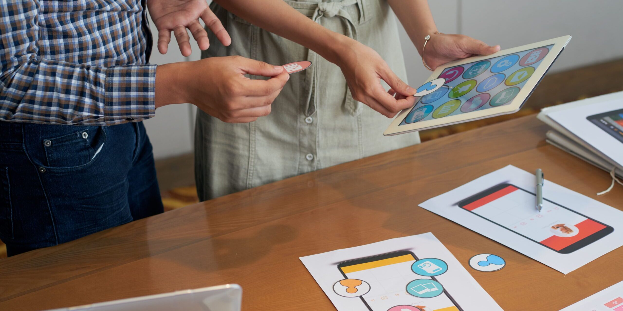 diseno-de-aplicaciones-en-valencia-creacion-app-en-papel-1 desarrollo de app valencia - diseño papel