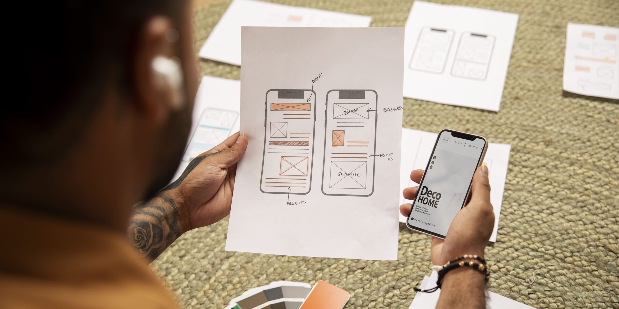 diseño de aplicaciones en valencia – mockup impresa camiseta amarilla desarrolladores apps valencia - papel movil